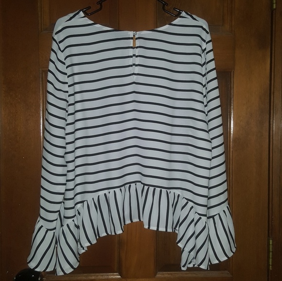 ANA FUN, SUPER CUTE TOP - Picture 2 of 3